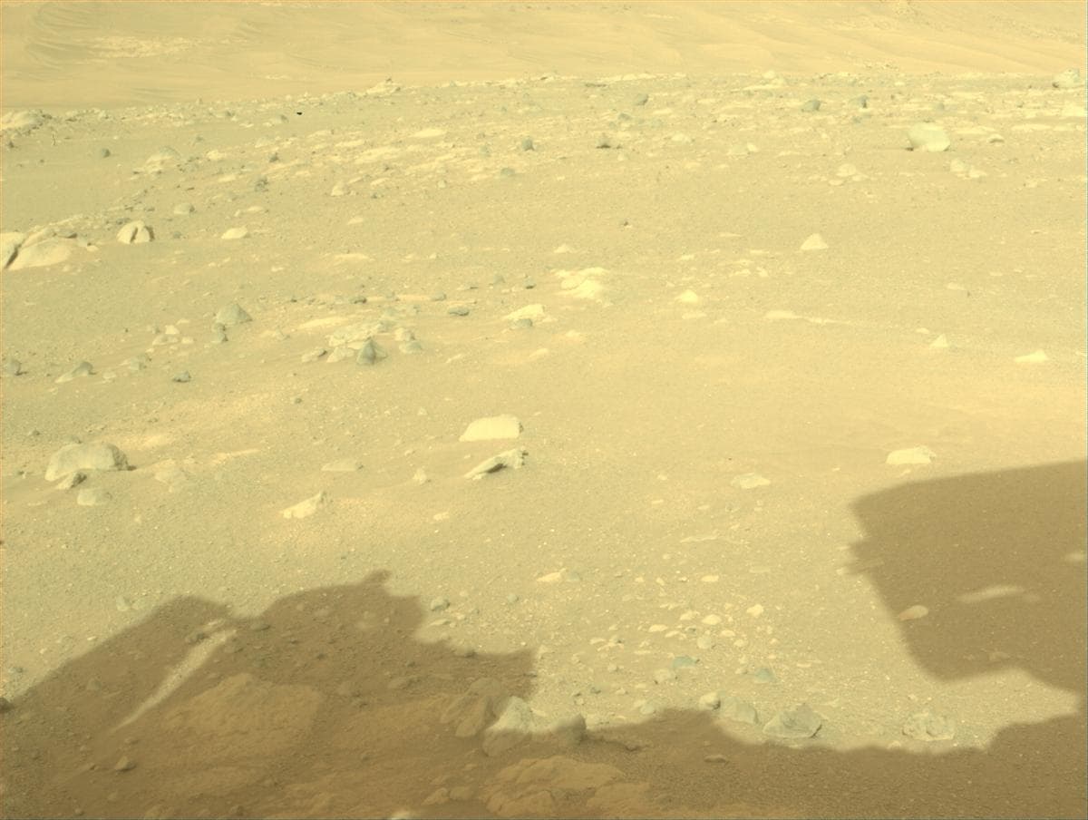 Foto de Marte da câmera FRONT_HAZCAM_RIGHT_A