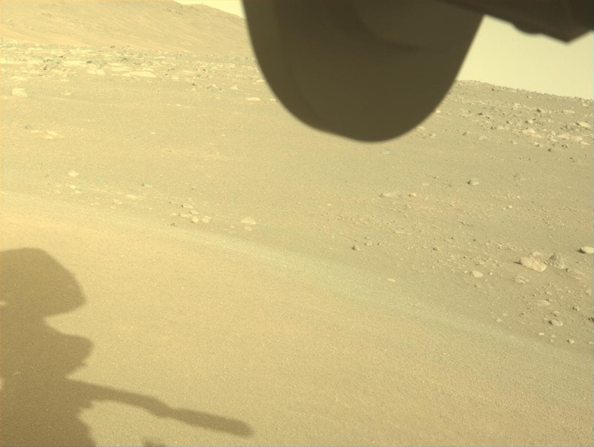 Foto de Marte da câmera FRONT_HAZCAM_RIGHT_A