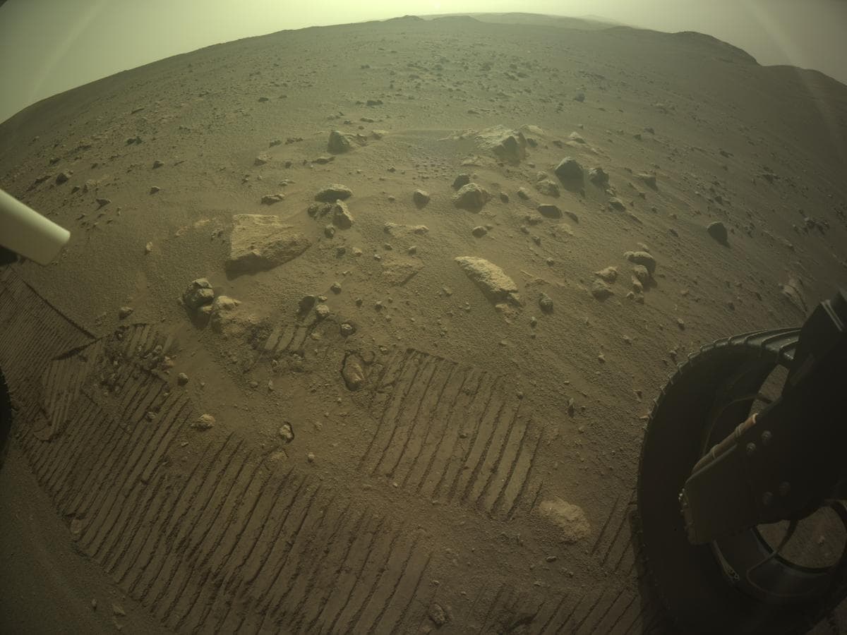 Foto de Marte da câmera REAR_HAZCAM_RIGHT