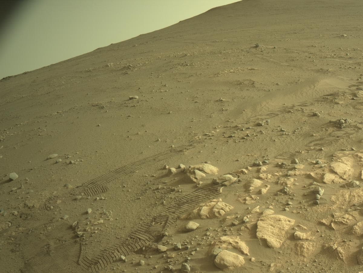 Foto do rover em Marte de 2026-04-14