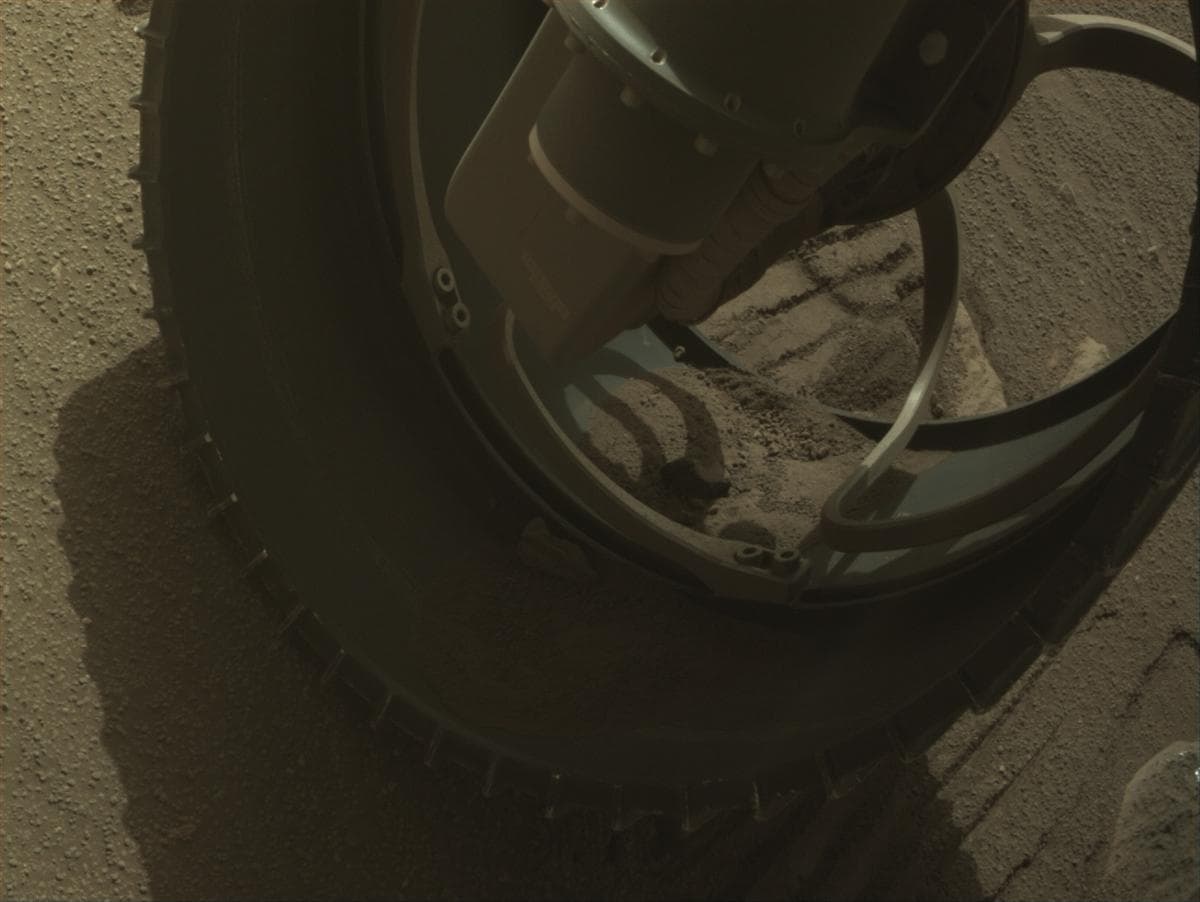 Foto de Marte da câmera FRONT_HAZCAM_RIGHT_A