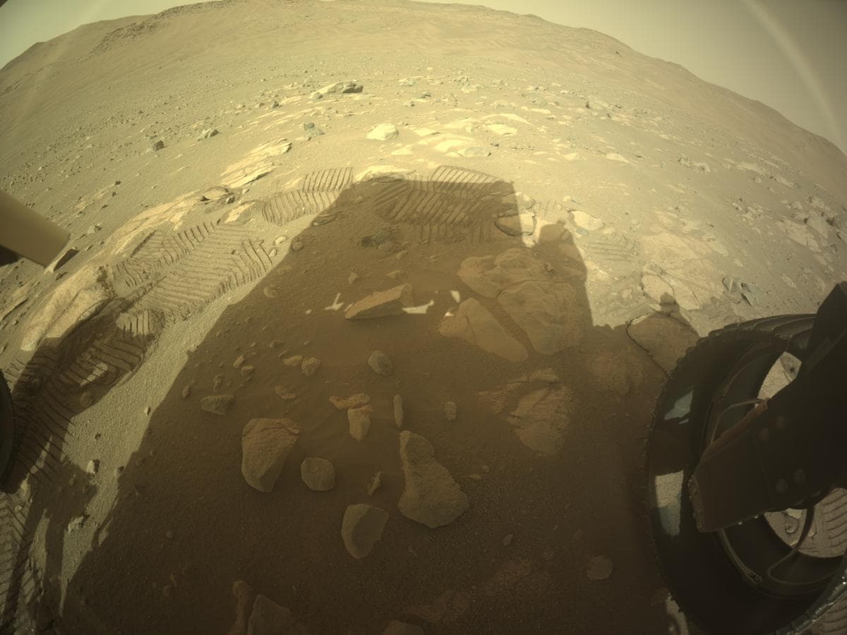 Foto de Marte da câmera REAR_HAZCAM_RIGHT