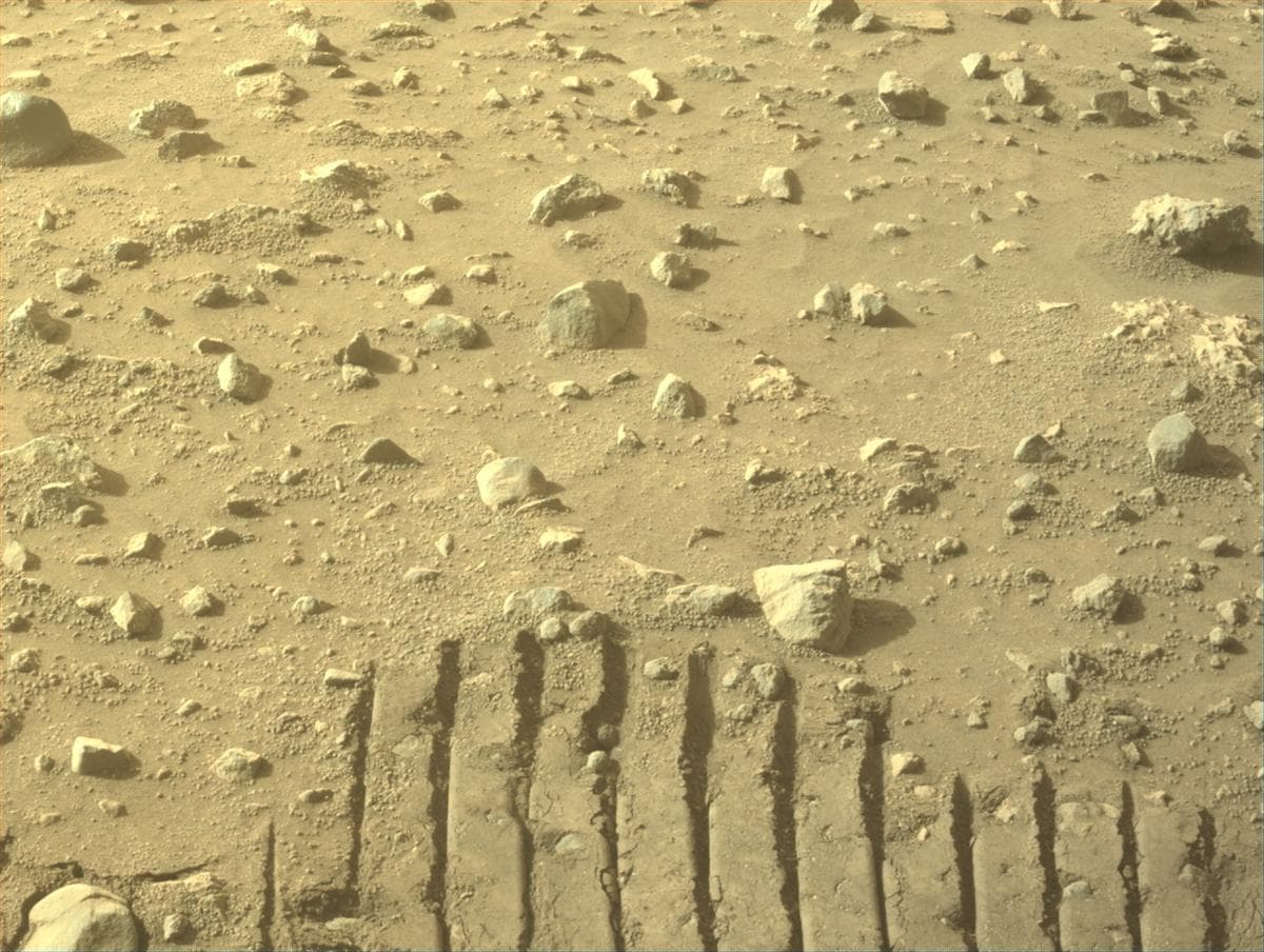 Foto de Marte da câmera FRONT_HAZCAM_LEFT_A