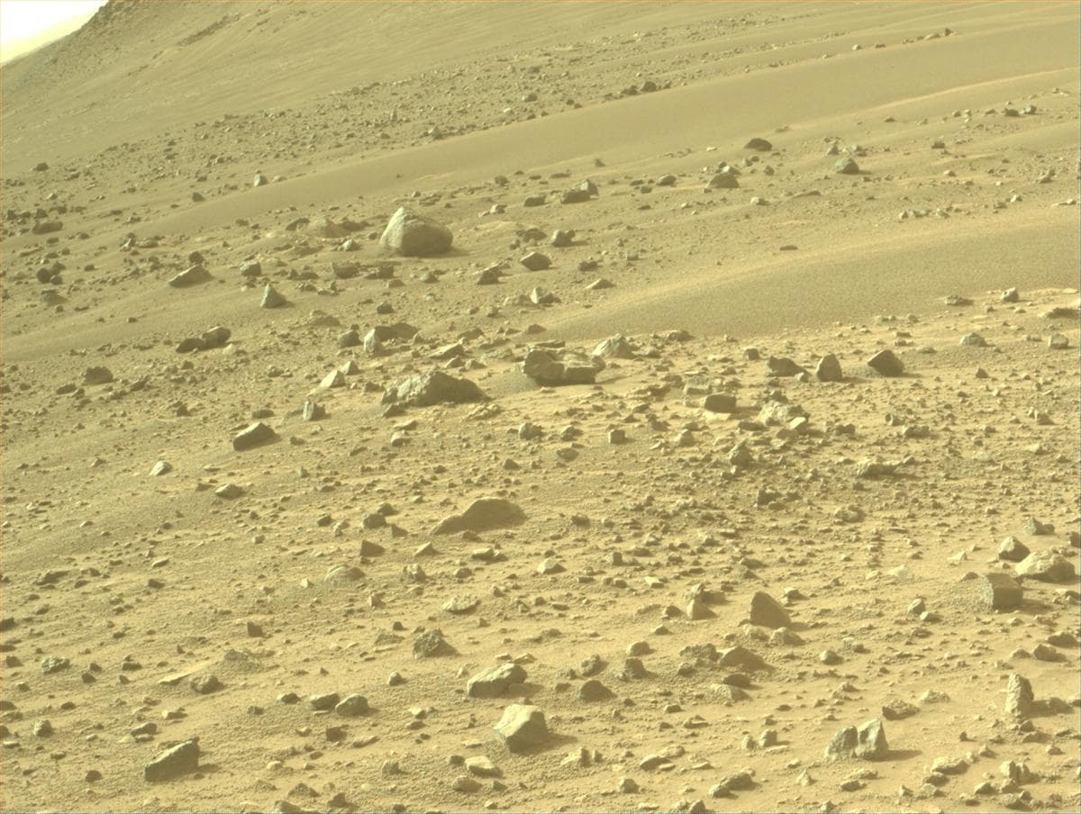 Foto de Marte da câmera FRONT_HAZCAM_LEFT_A
