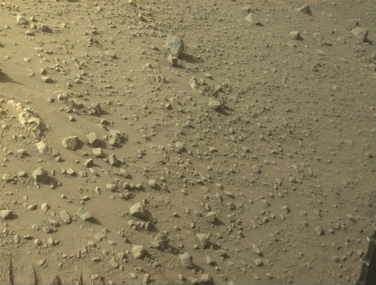 Foto de Marte da câmera FRONT_HAZCAM_LEFT_A