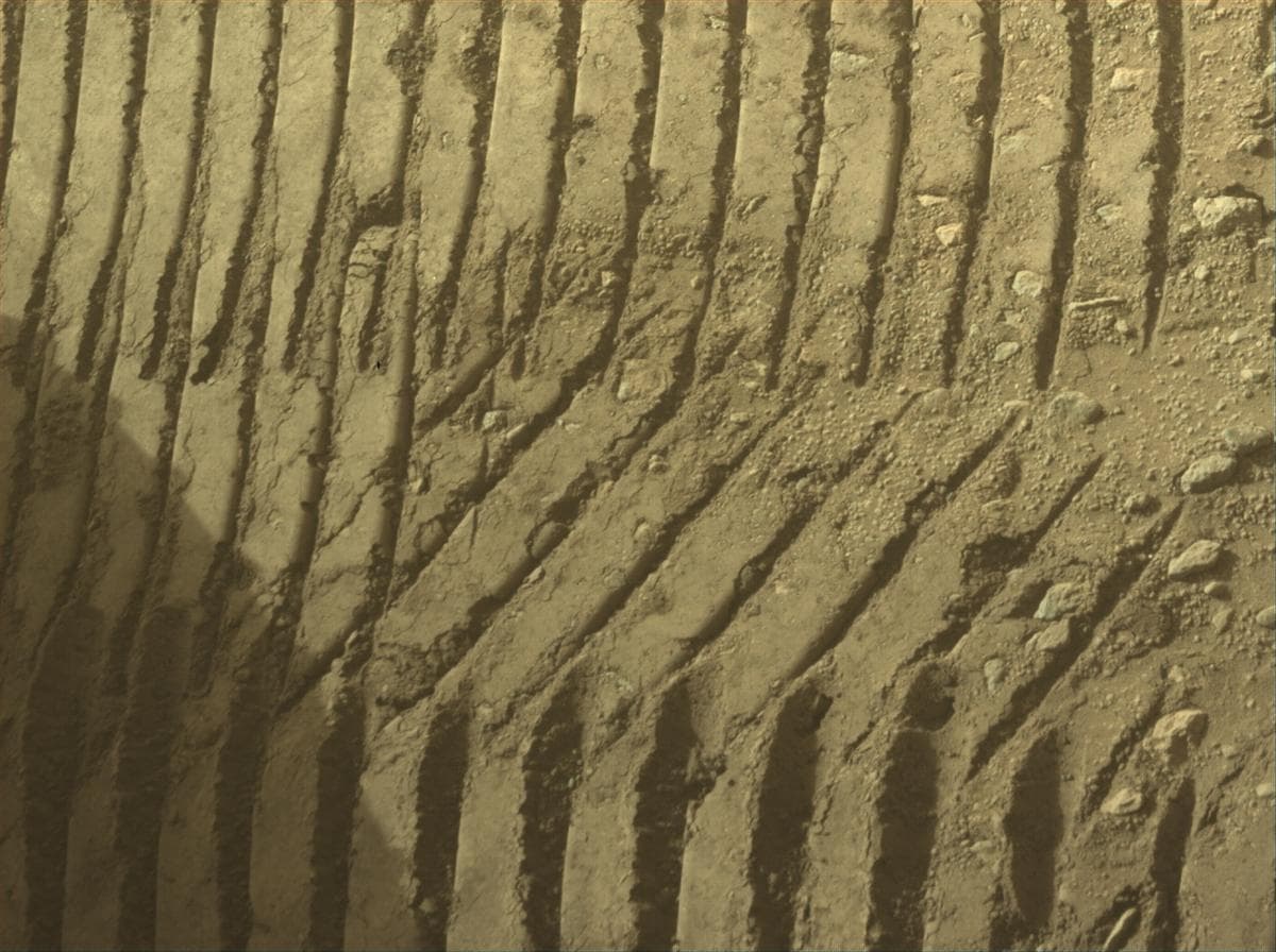 Foto de Marte da câmera FRONT_HAZCAM_LEFT_A