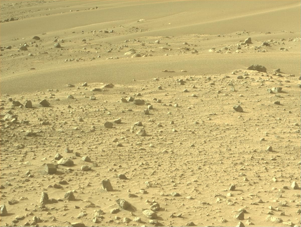 Foto de Marte da câmera FRONT_HAZCAM_RIGHT_A