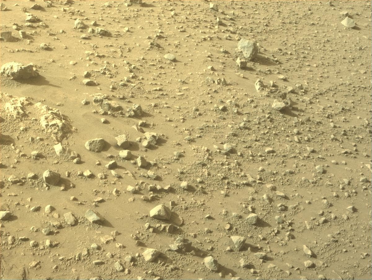 Foto de Marte da câmera FRONT_HAZCAM_RIGHT_A