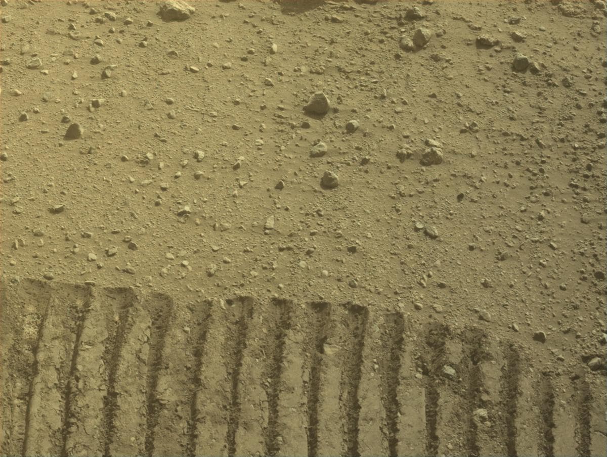 Foto de Marte da câmera FRONT_HAZCAM_LEFT_A