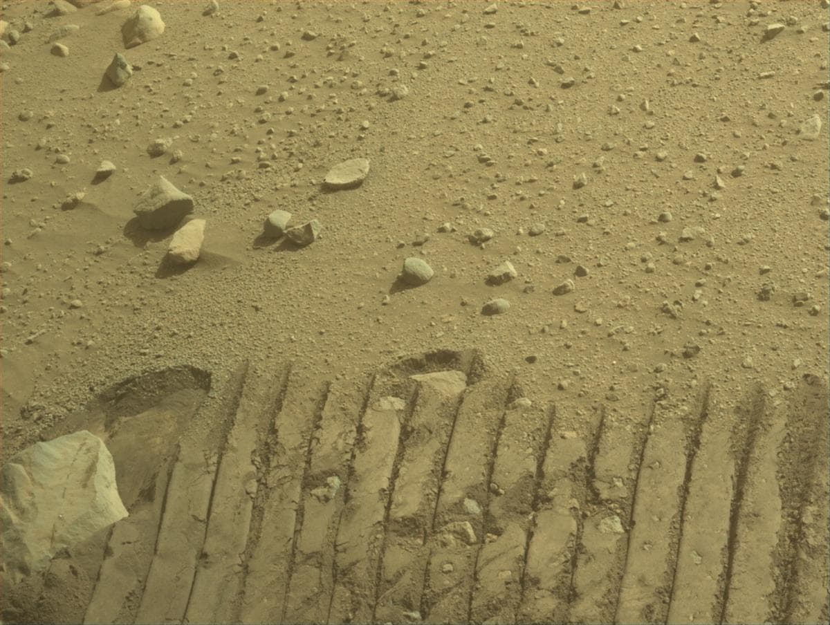 Foto de Marte da câmera FRONT_HAZCAM_LEFT_A