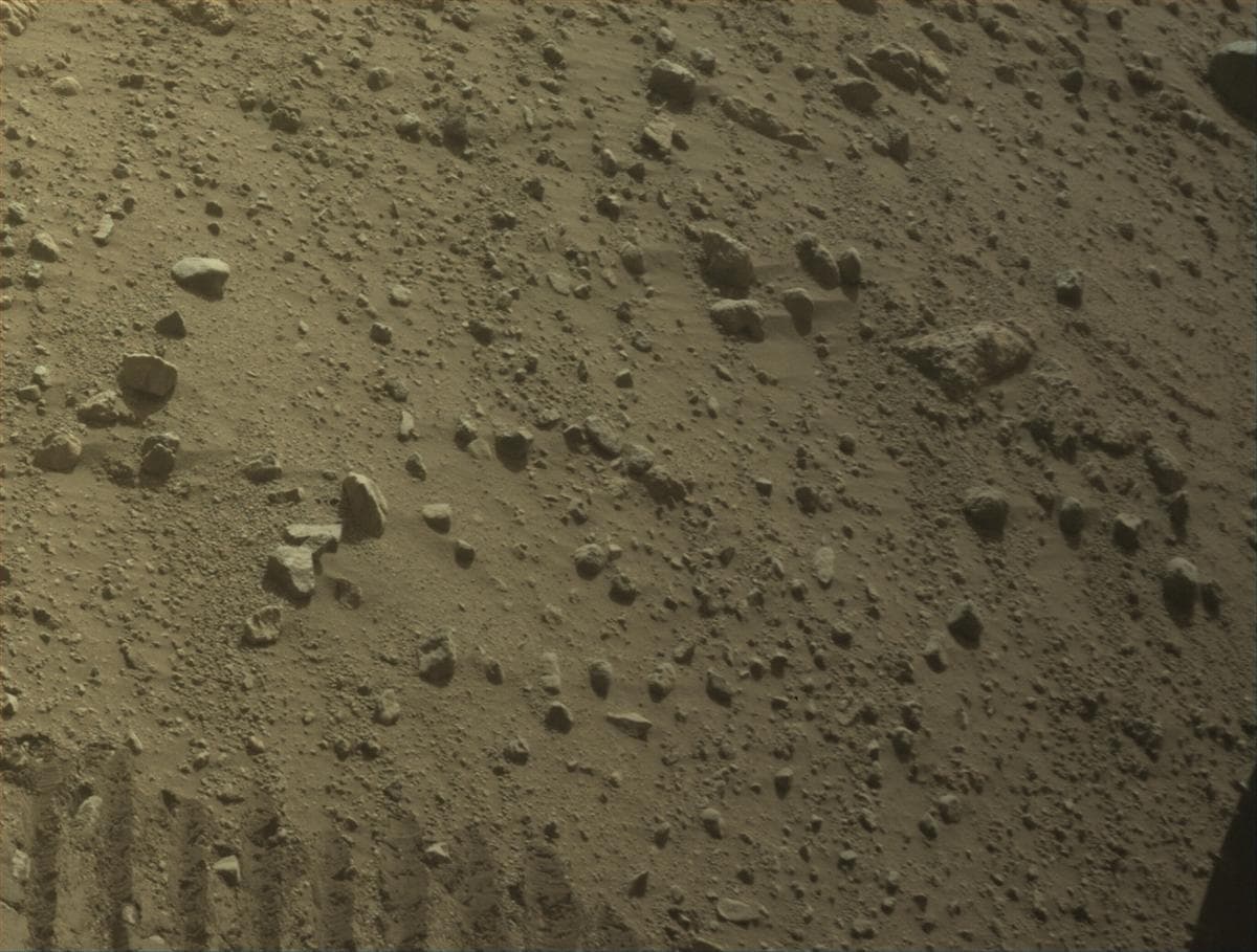 Foto de Marte da câmera FRONT_HAZCAM_LEFT_A