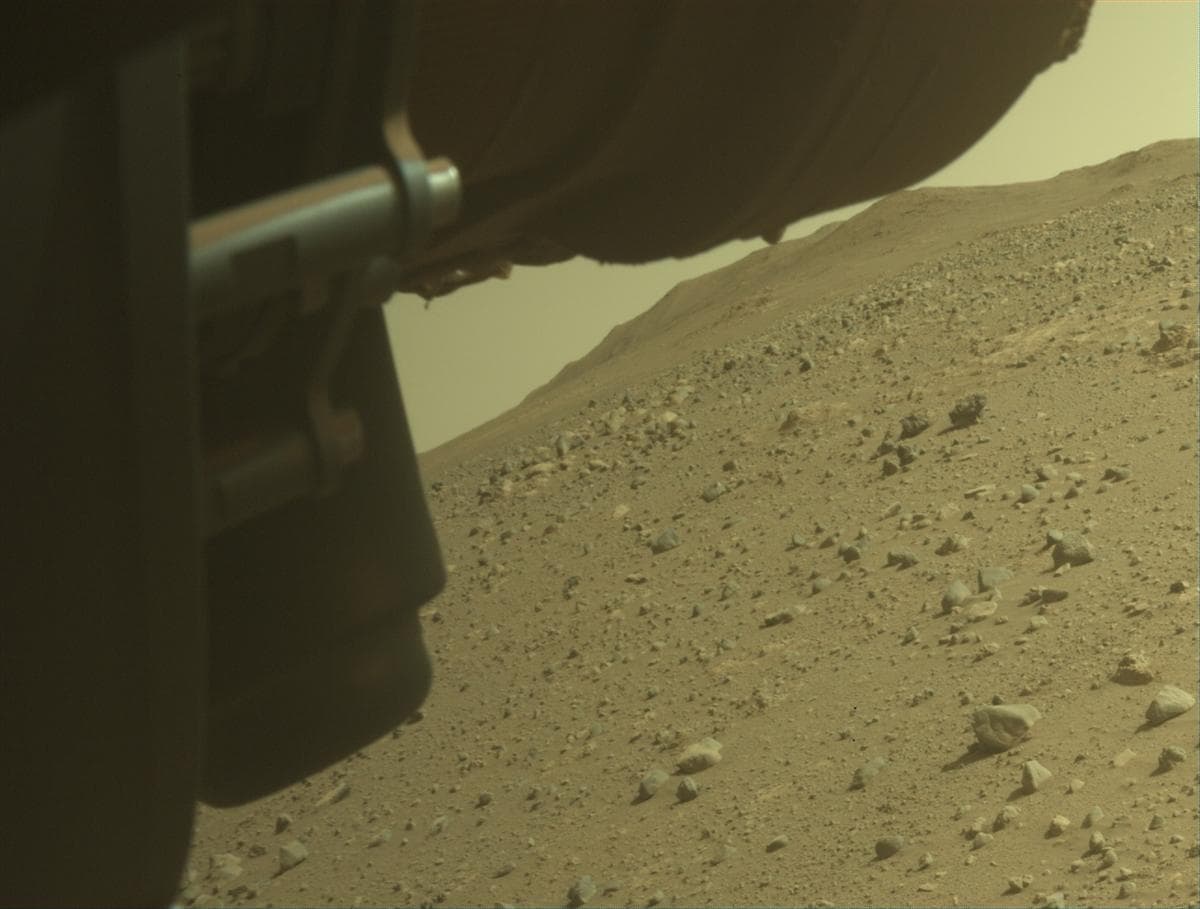 Foto de Marte da câmera FRONT_HAZCAM_LEFT_A