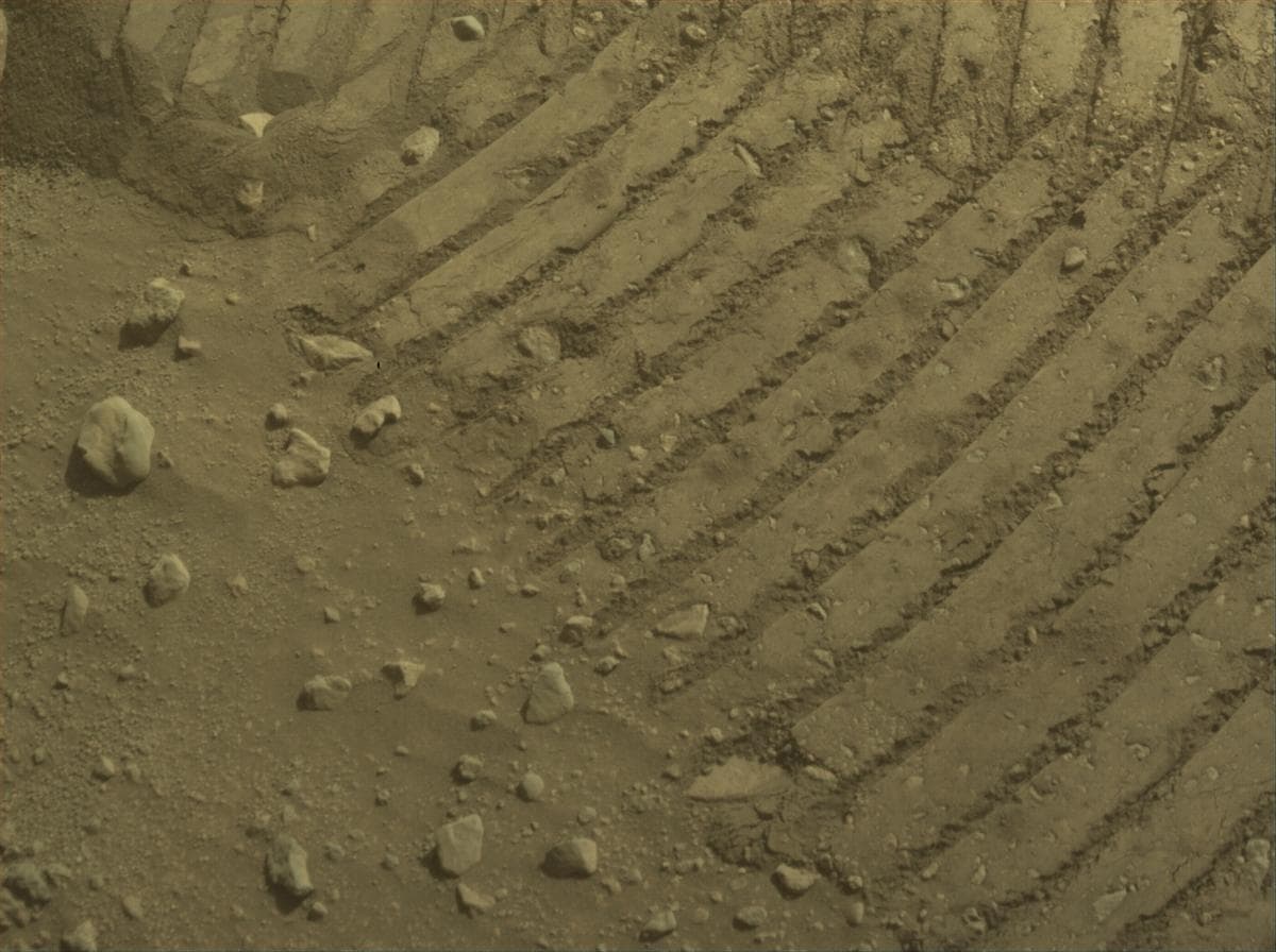 Foto de Marte da câmera FRONT_HAZCAM_LEFT_A