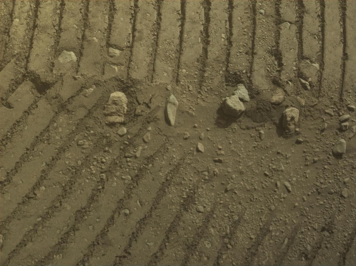 Foto de Marte da câmera FRONT_HAZCAM_LEFT_A