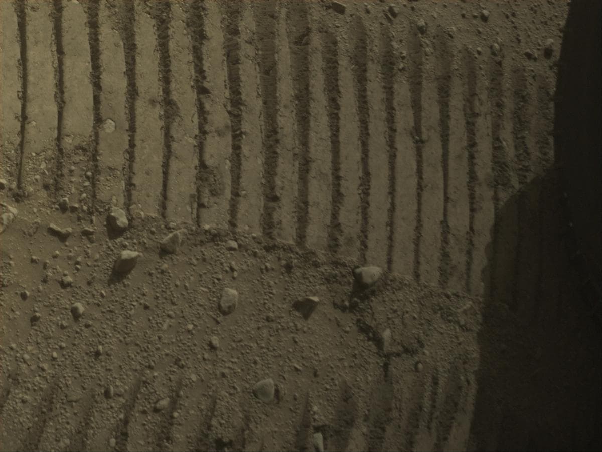 Foto de Marte da câmera FRONT_HAZCAM_LEFT_A