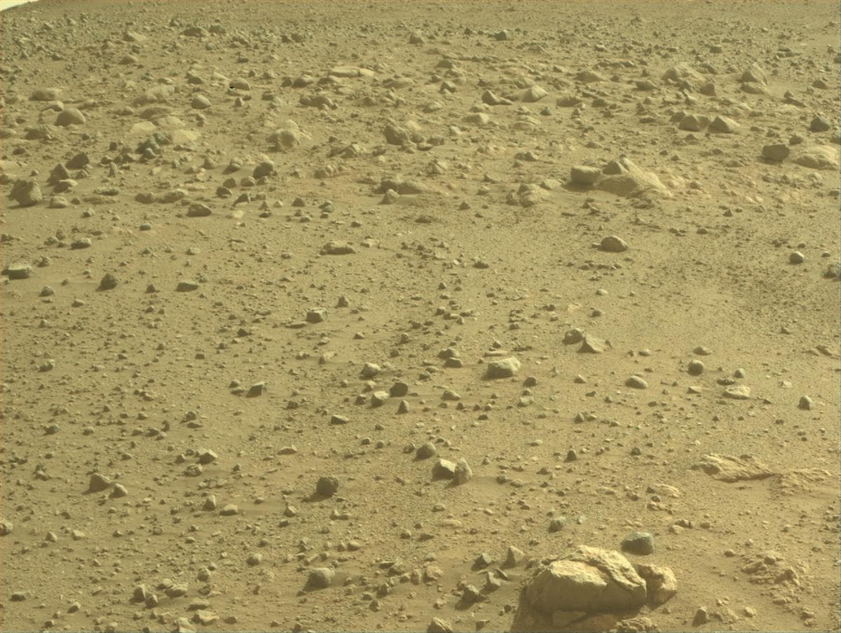 Foto de Marte da câmera FRONT_HAZCAM_RIGHT_A