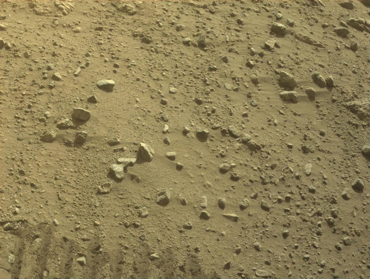 Foto de Marte da câmera FRONT_HAZCAM_RIGHT_A