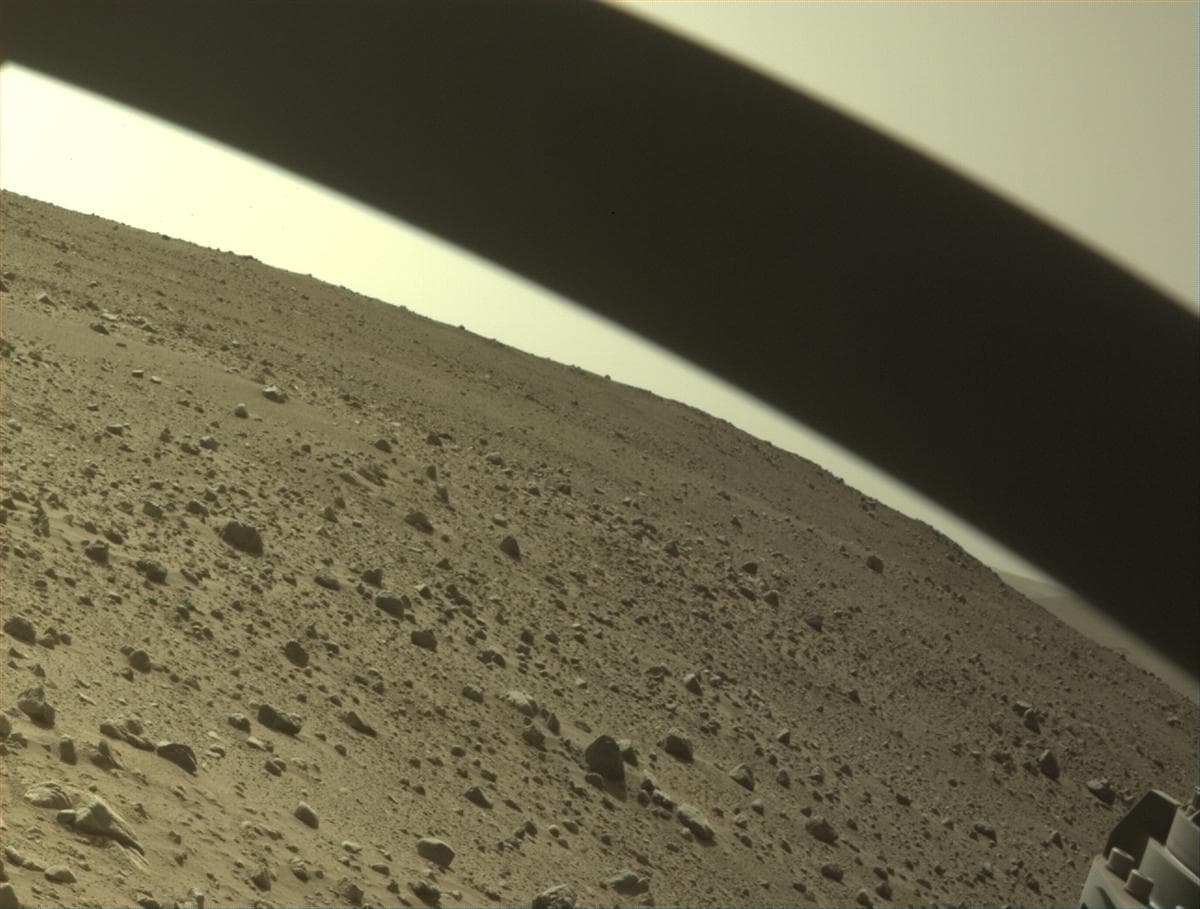 Foto de Marte da câmera FRONT_HAZCAM_RIGHT_A
