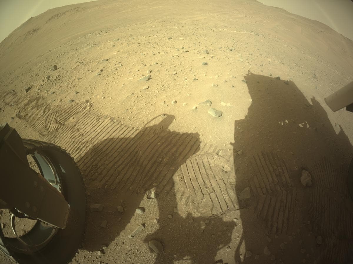 Foto de Marte da câmera REAR_HAZCAM_LEFT
