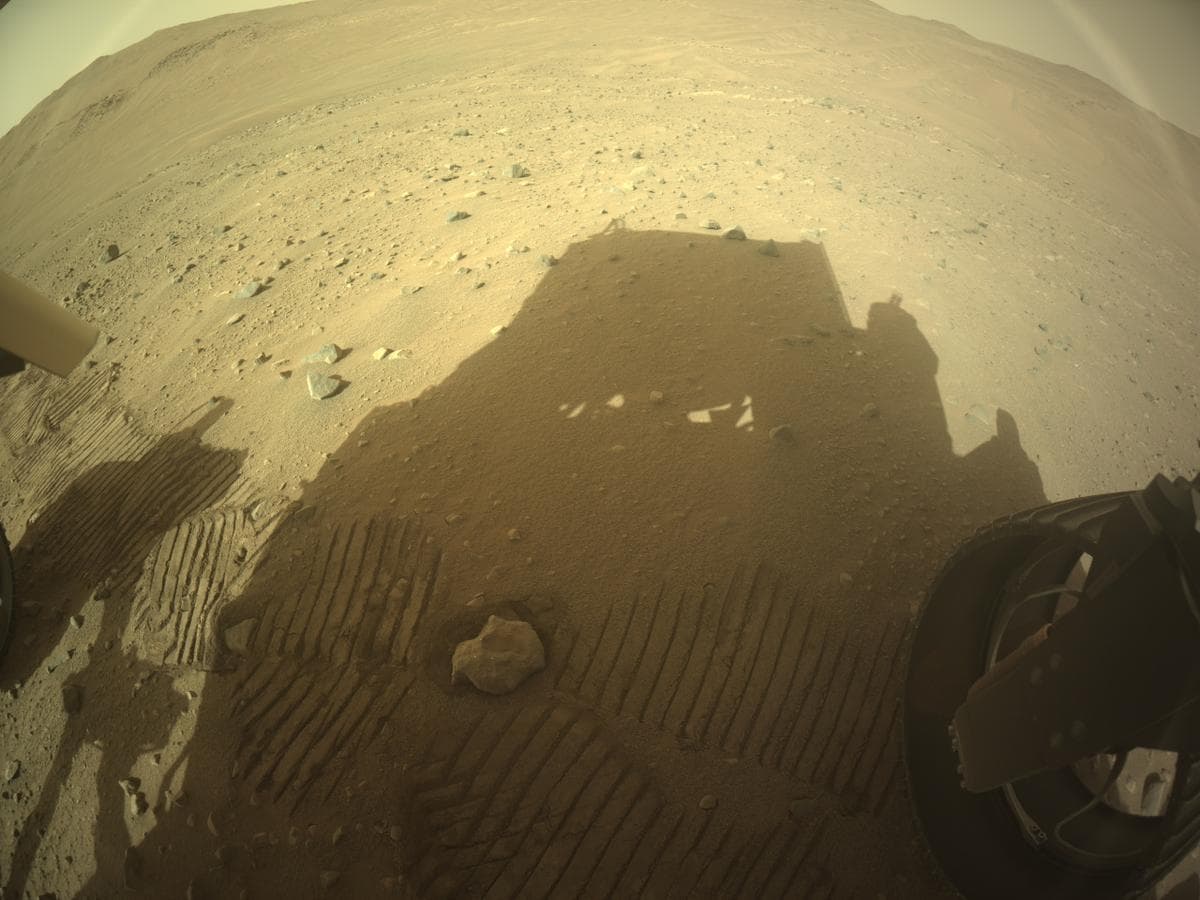 Foto de Marte da câmera REAR_HAZCAM_RIGHT