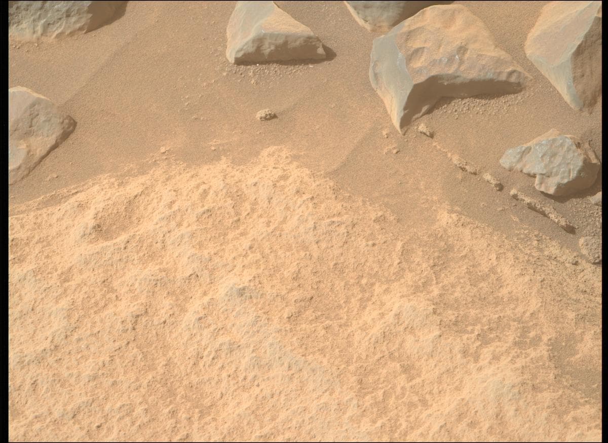 Mars image captured by MCZ_RIGHT on Perseverance