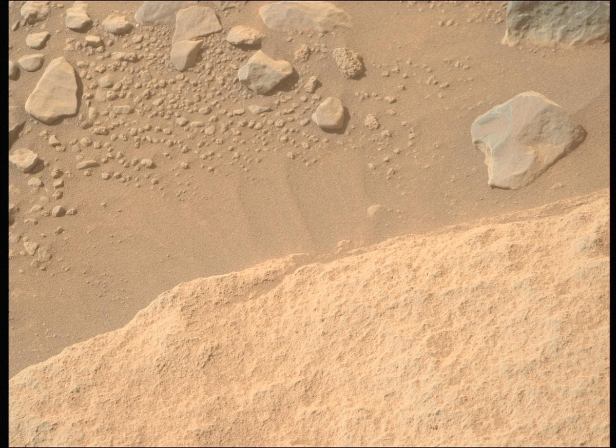 Mars image captured by MCZ_RIGHT on Perseverance