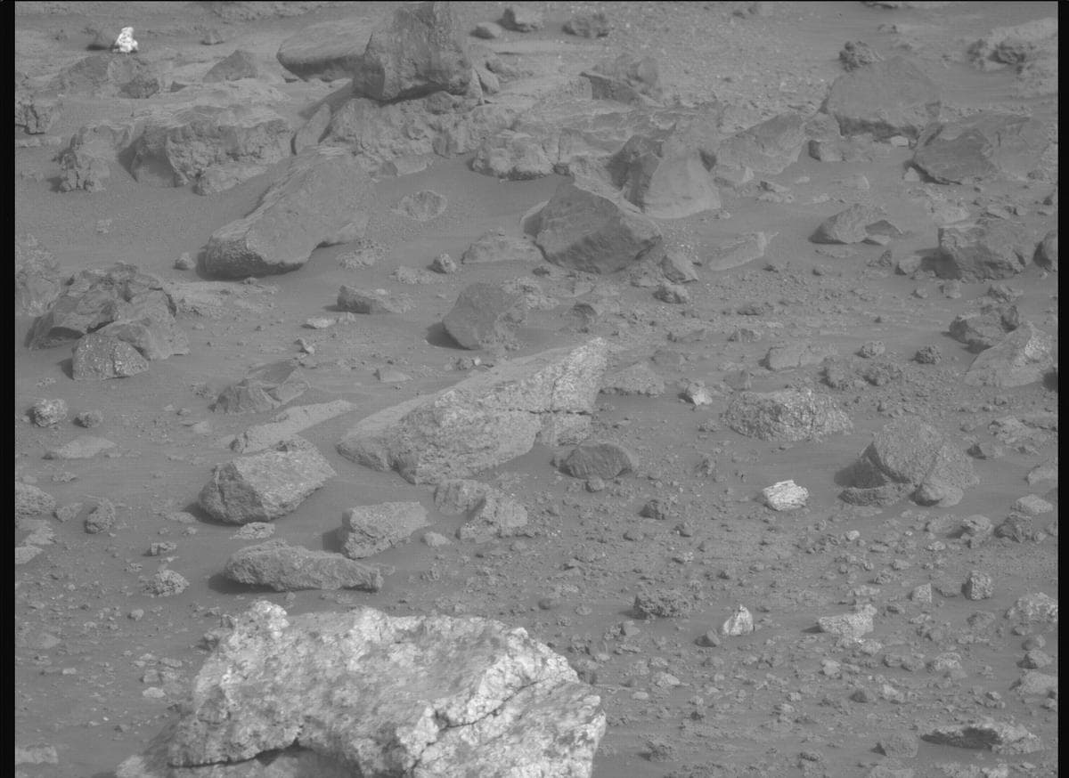Mars image captured by MCZ_RIGHT on Perseverance