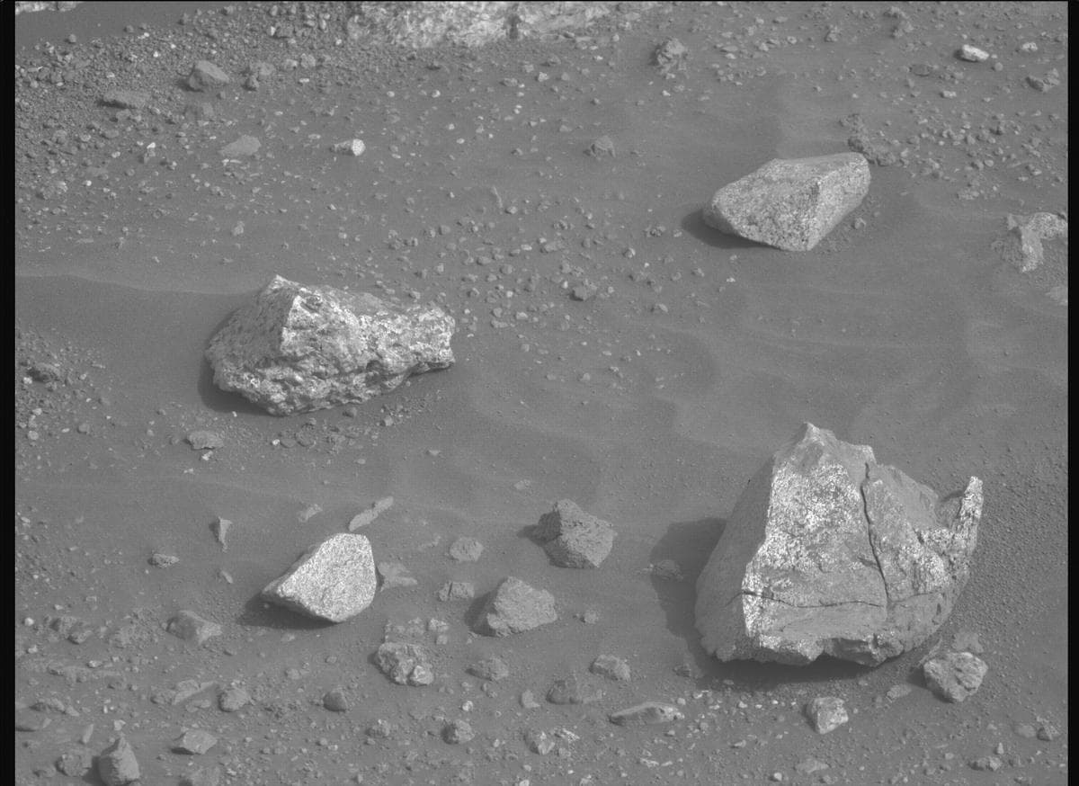 Mars image captured by MCZ_RIGHT on Perseverance