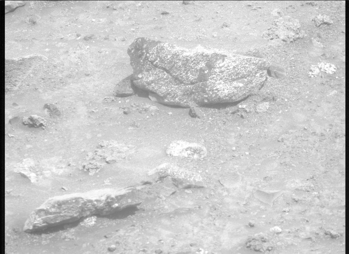 Mars image captured by MCZ_RIGHT on Perseverance