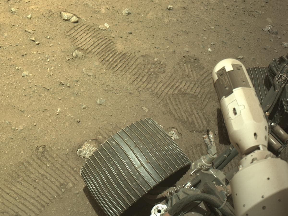 Mars image captured by NAVCAM_LEFT on Perseverance