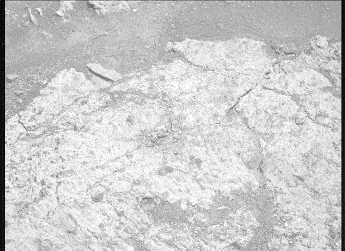 Mars image captured by MCZ_RIGHT on Perseverance