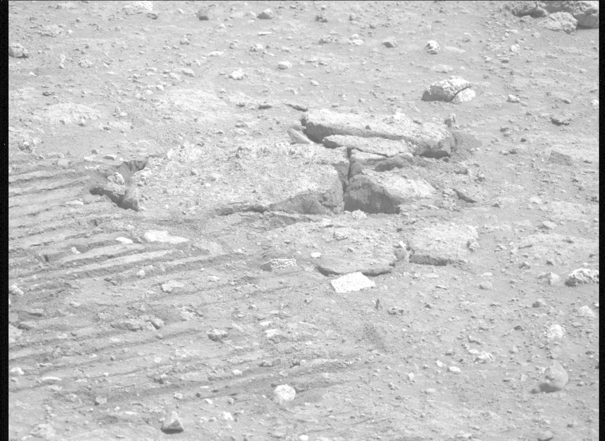 Mars image captured by MCZ_LEFT on Perseverance