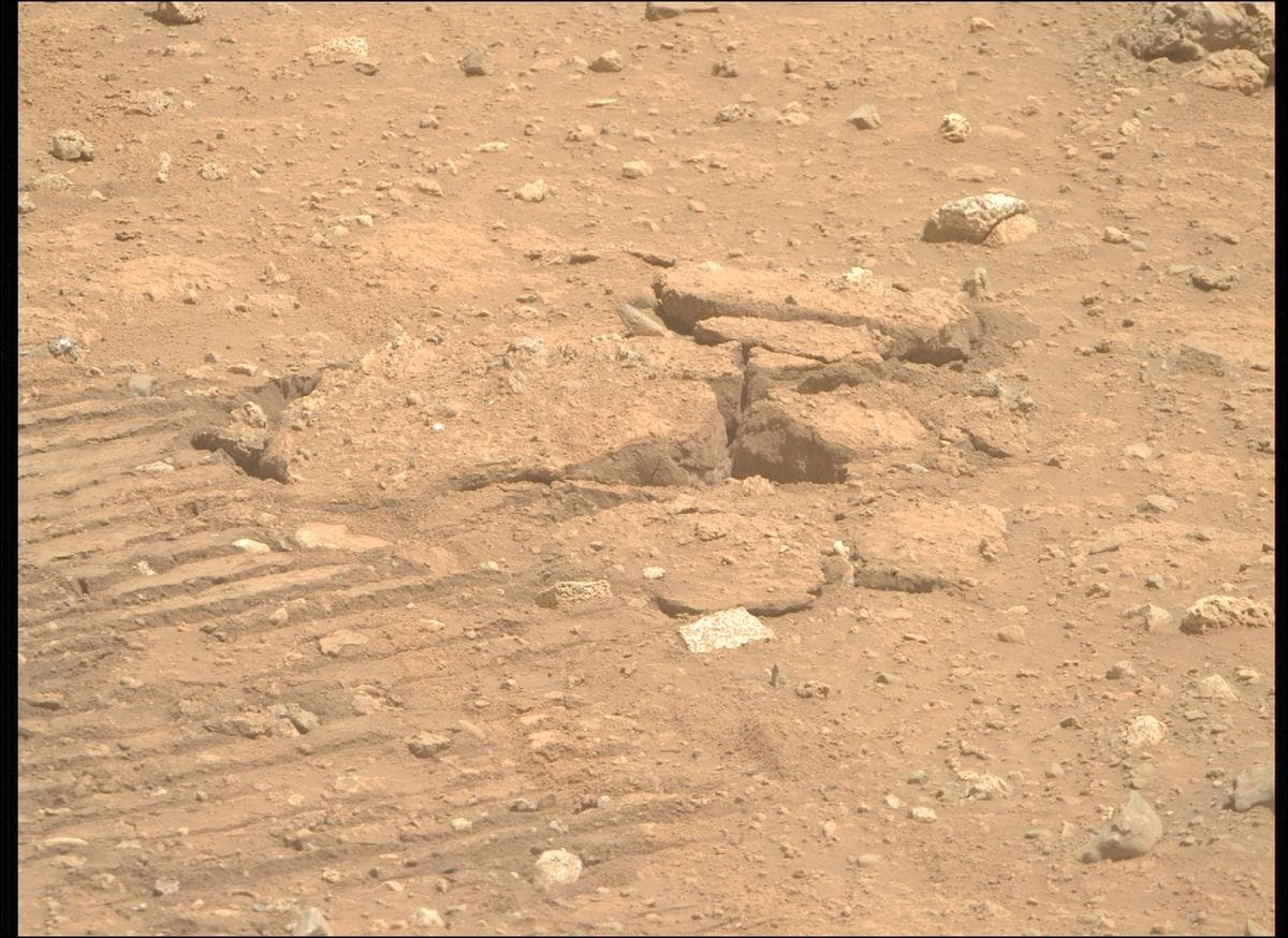 Mars image captured by MCZ_RIGHT on Perseverance