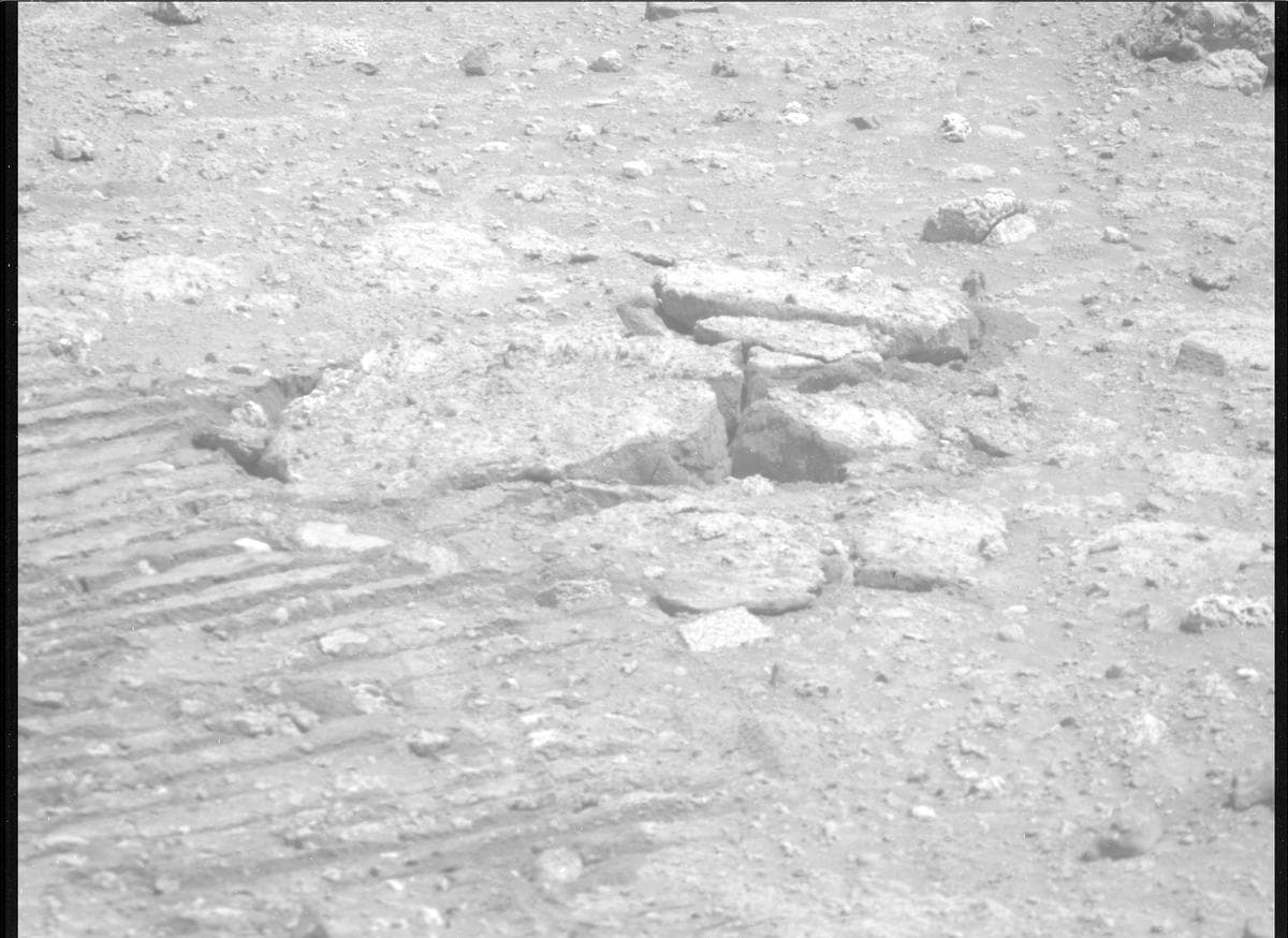 Mars image captured by MCZ_RIGHT on Perseverance