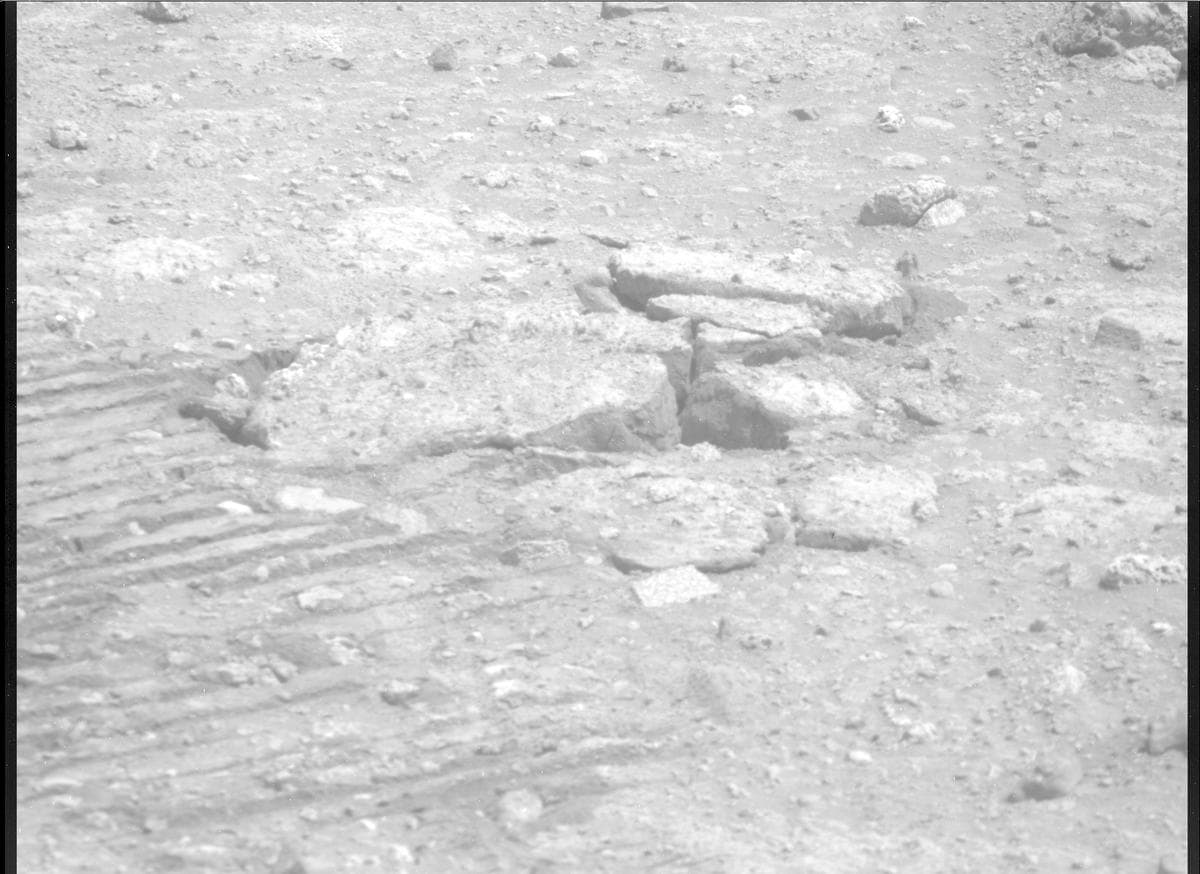 Mars image captured by MCZ_RIGHT on Perseverance