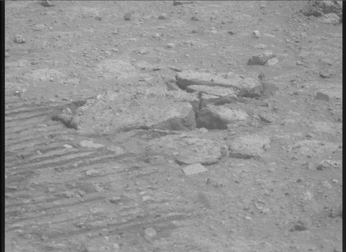 Mars image captured by MCZ_RIGHT on Perseverance