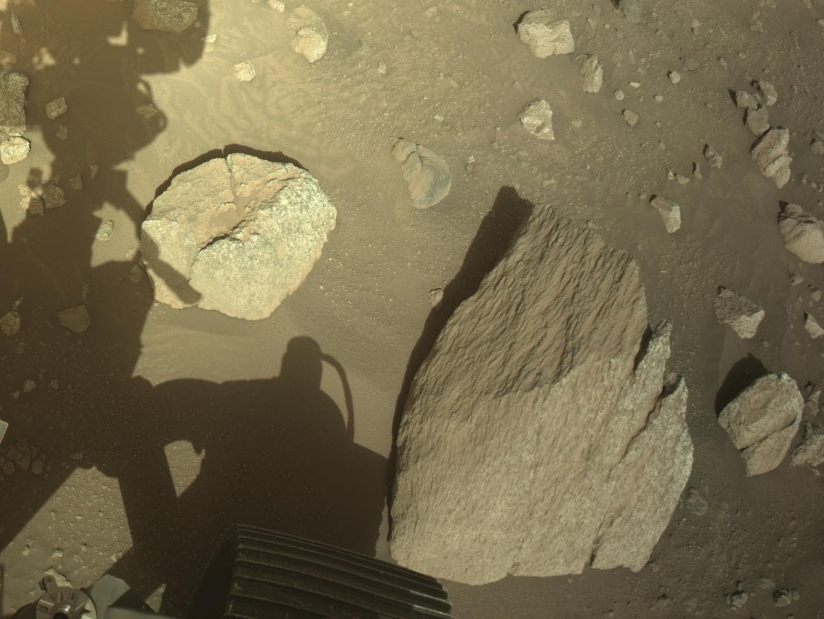 Mars image captured by NAVCAM_RIGHT on Perseverance