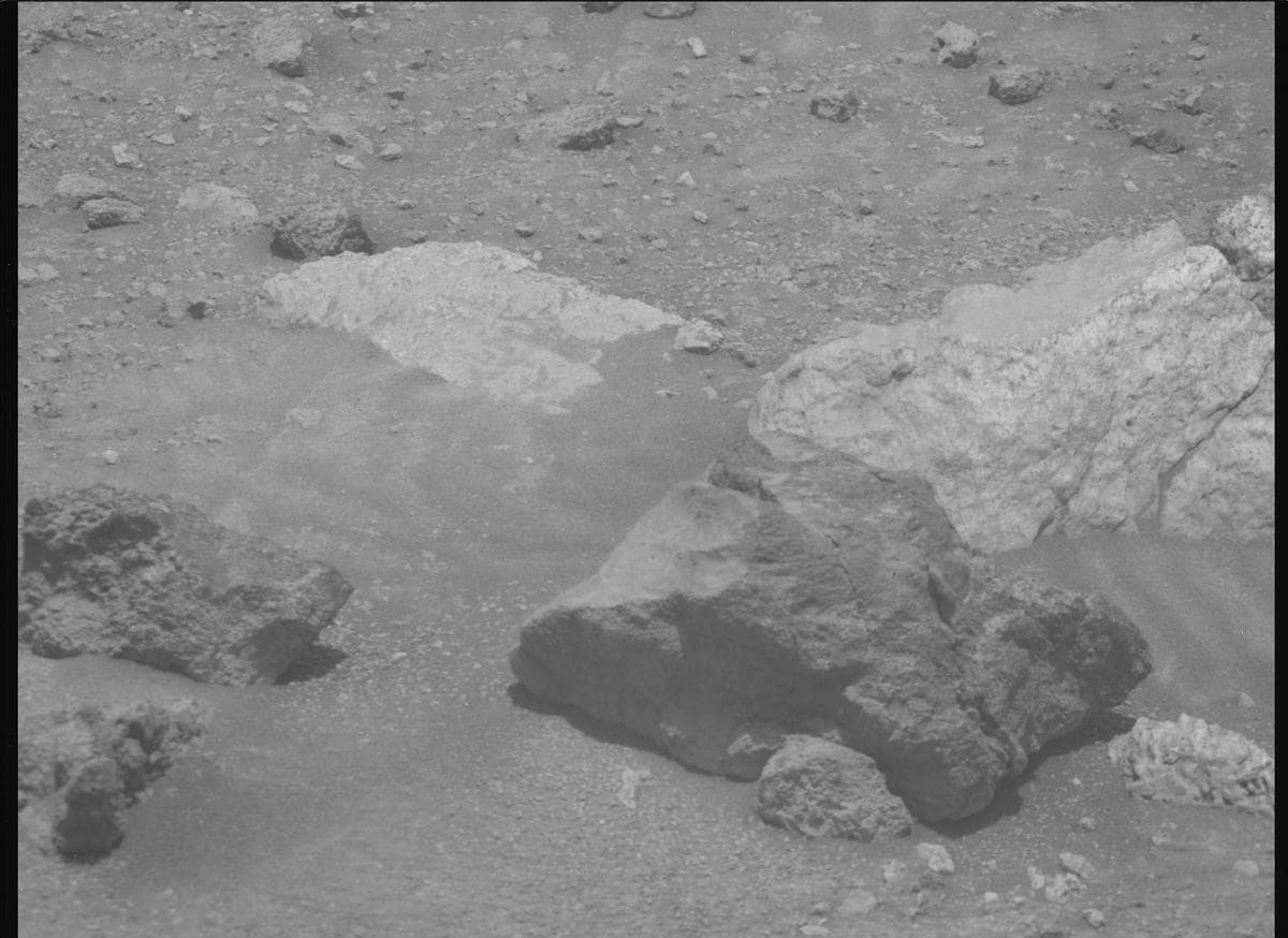 Mars image captured by MCZ_RIGHT on Perseverance