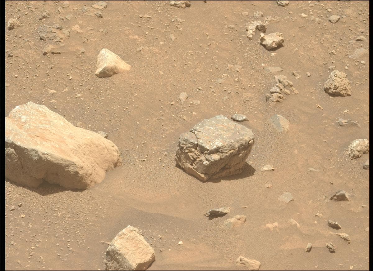 Mars image captured by MCZ_LEFT on Perseverance