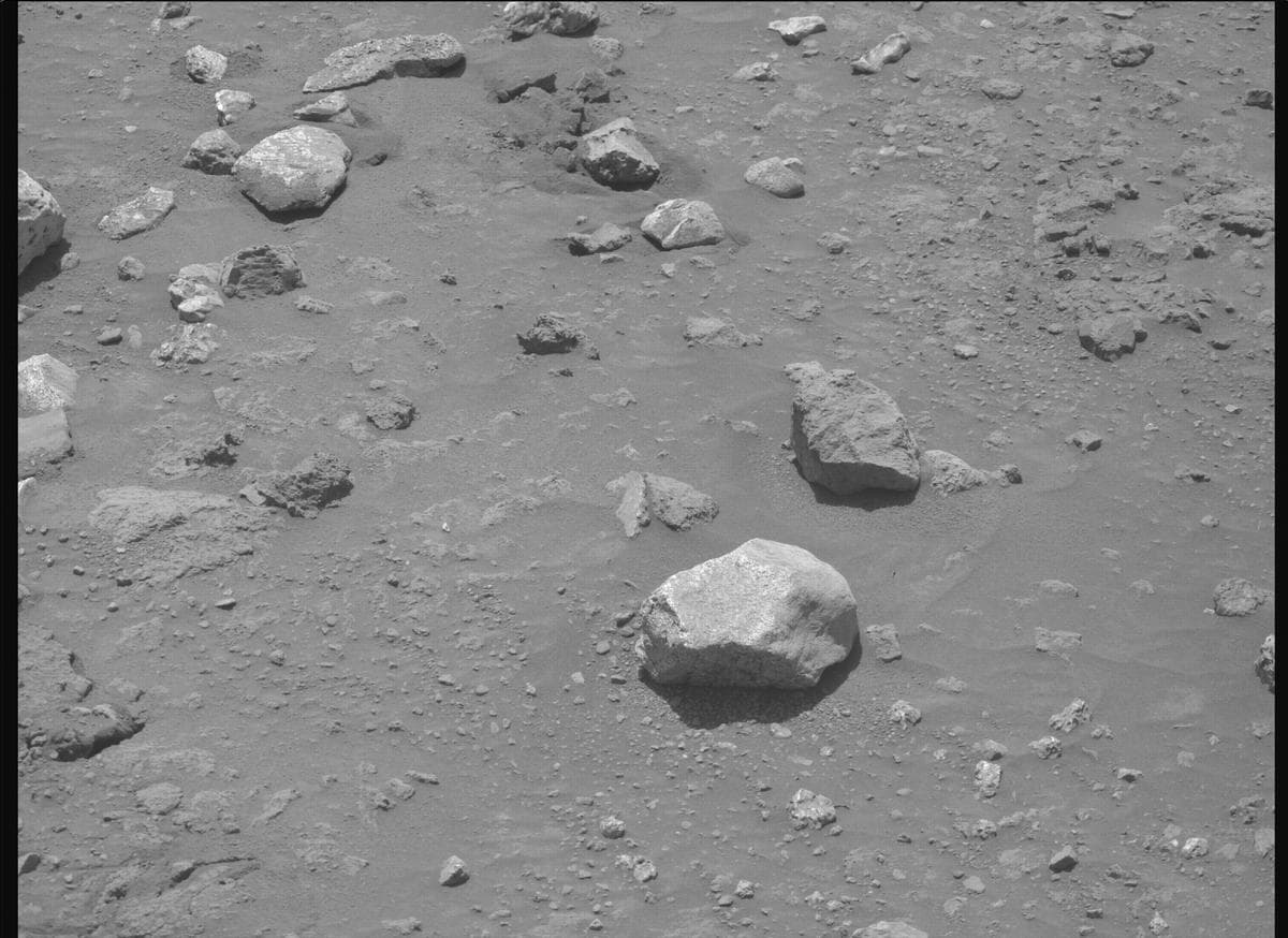 Mars image captured by MCZ_RIGHT on Perseverance