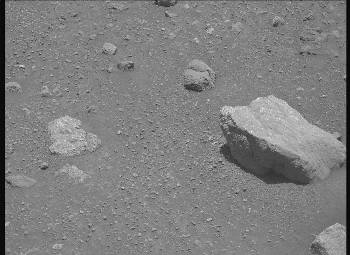 Mars image captured by MCZ_RIGHT on Perseverance