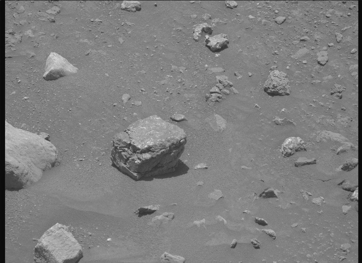 Mars image captured by MCZ_RIGHT on Perseverance