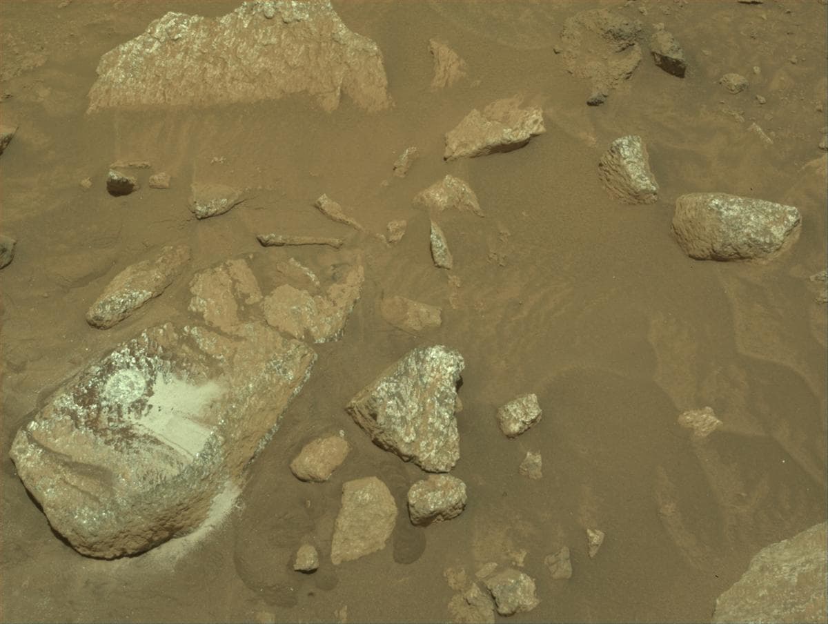Mars image captured by NAVCAM_RIGHT on Perseverance