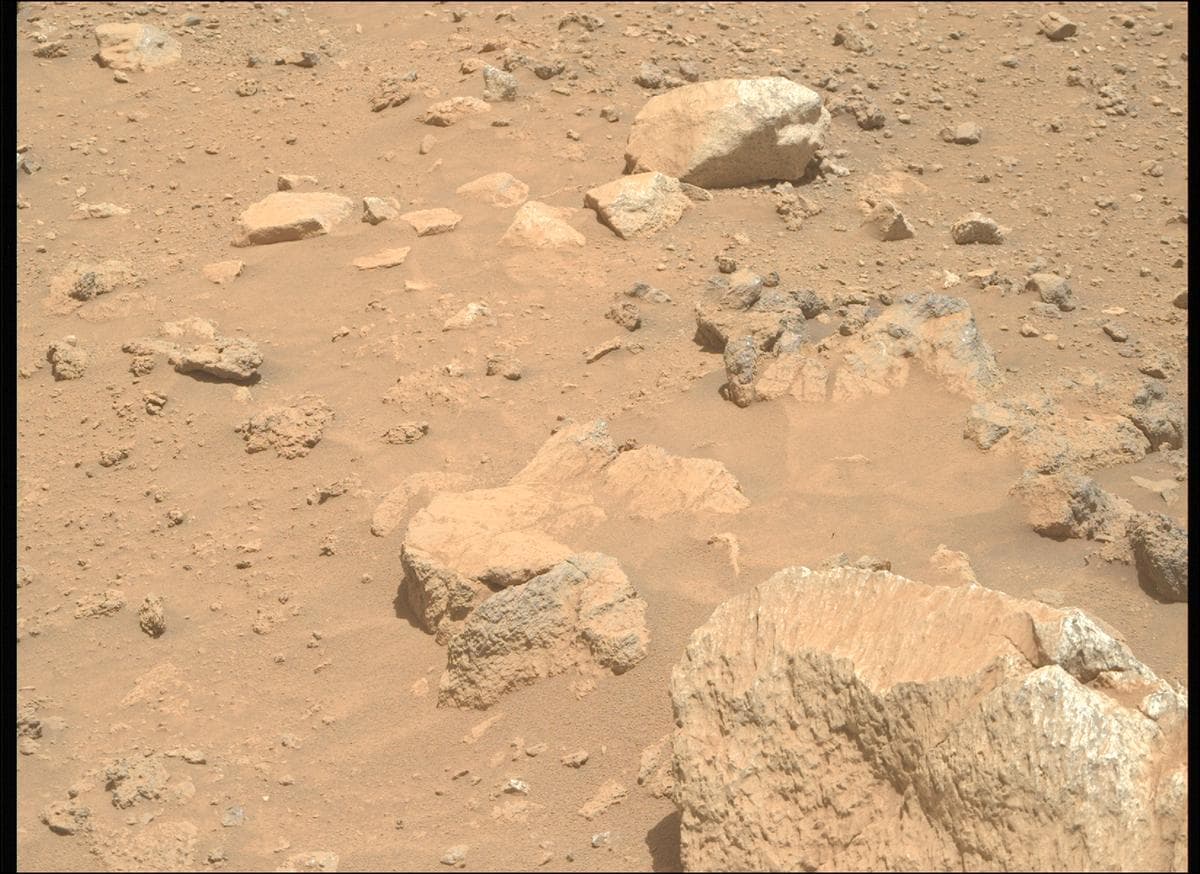Mars image captured by MCZ_RIGHT on Perseverance