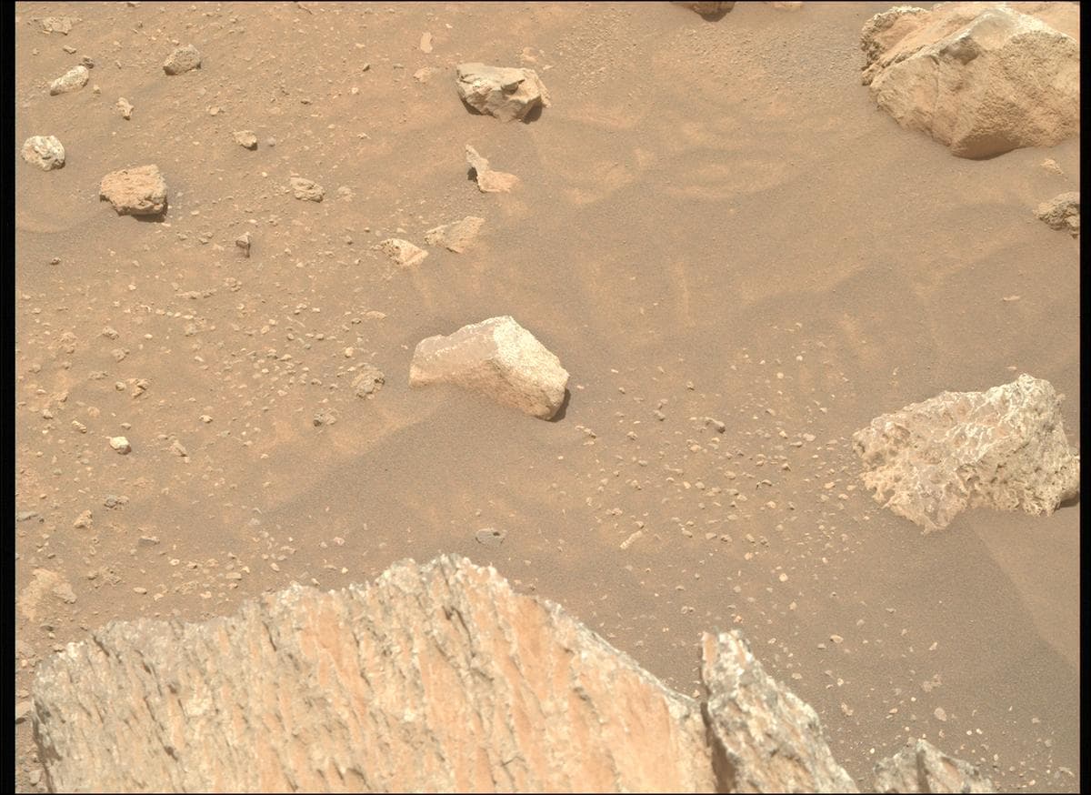 Mars image captured by MCZ_RIGHT on Perseverance