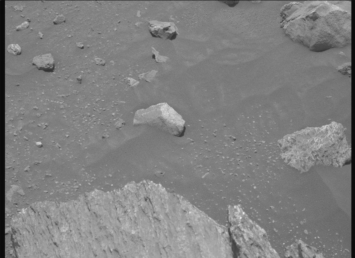 Mars image captured by MCZ_RIGHT on Perseverance