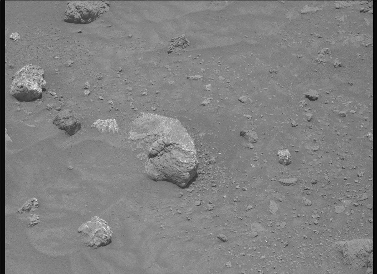 Mars image captured by MCZ_RIGHT on Perseverance