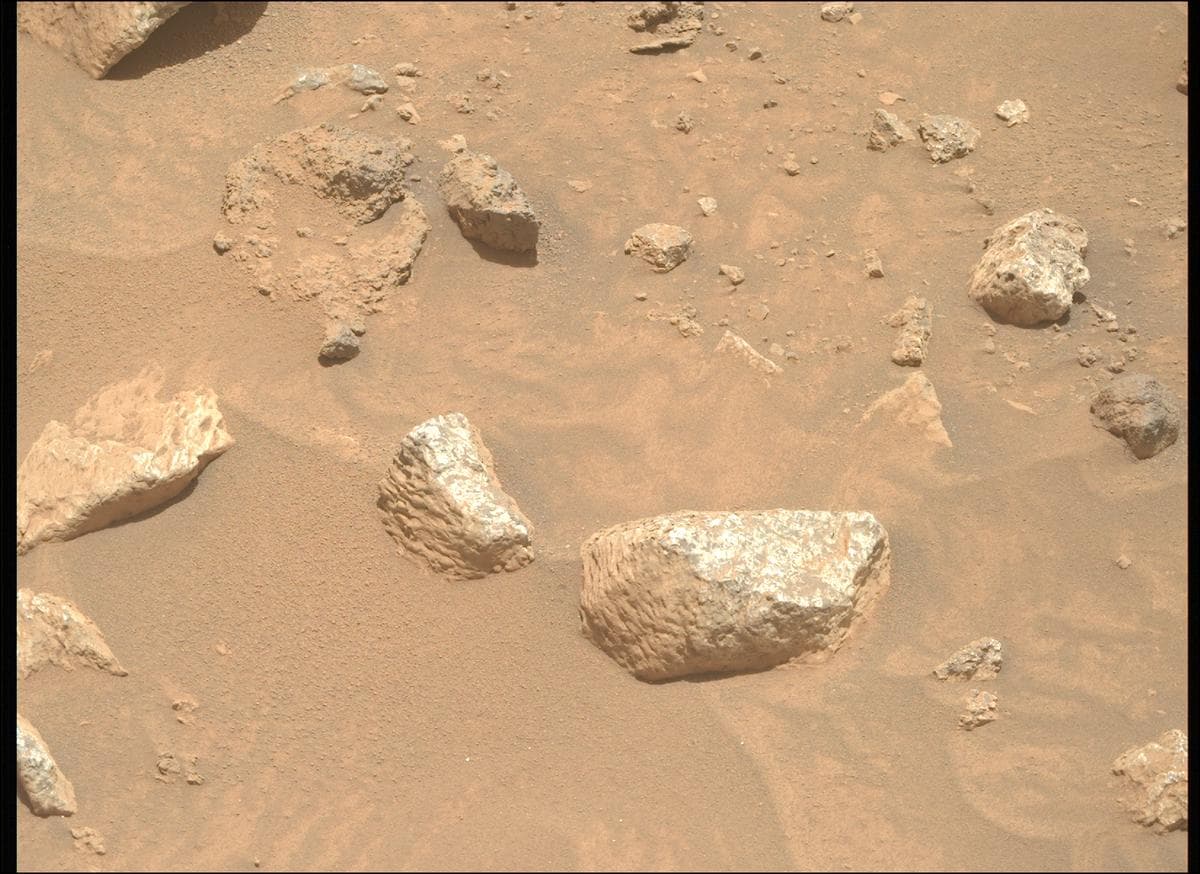 Mars image captured by MCZ_RIGHT on Perseverance