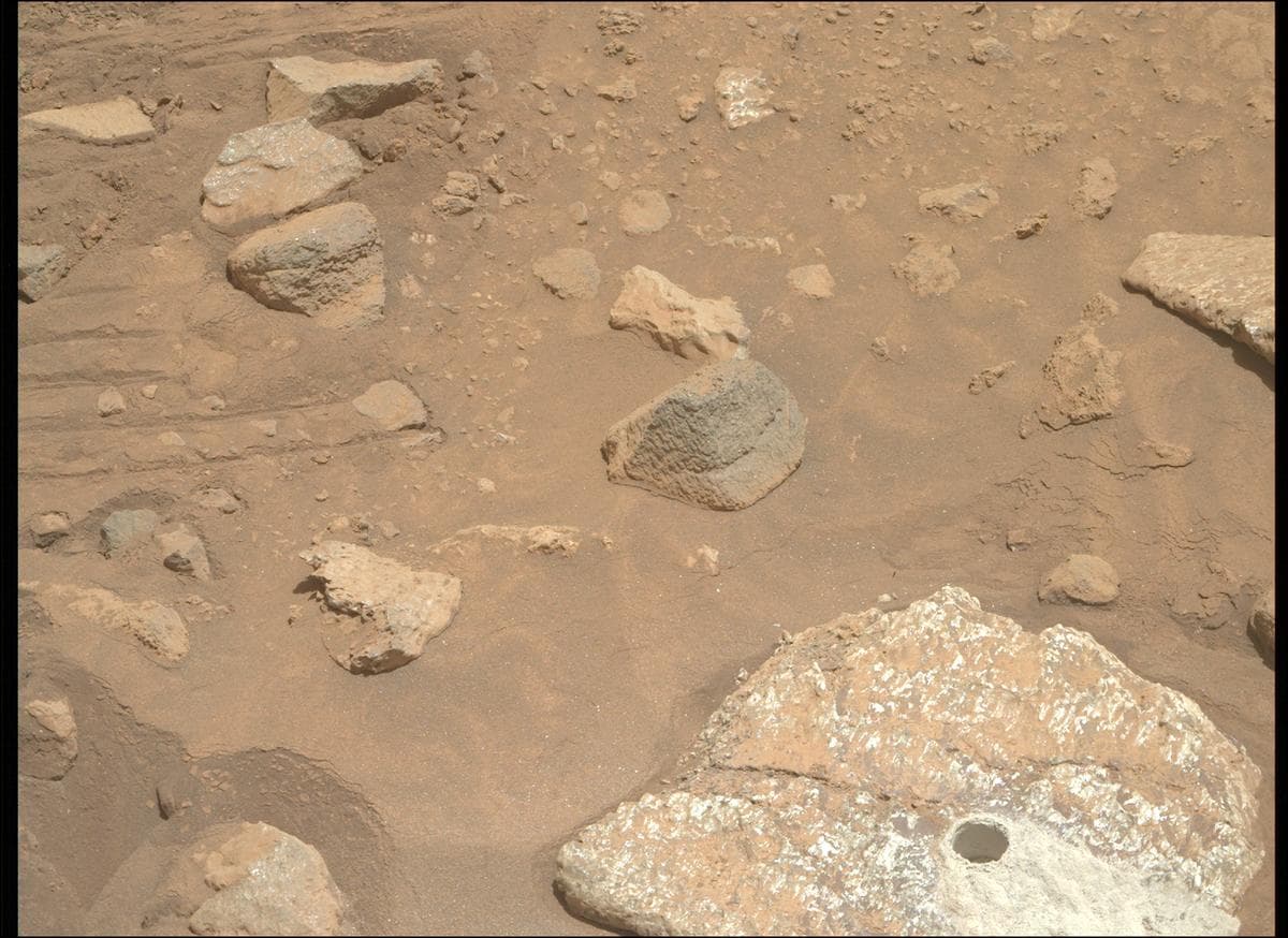Mars image captured by MCZ_RIGHT on Perseverance