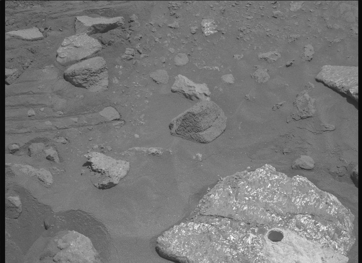 Mars image captured by MCZ_RIGHT on Perseverance